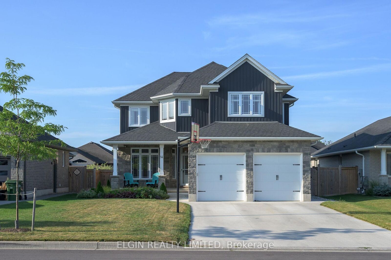 Property Photo:  14 Muirfield Drive  ON N5R 0K3 