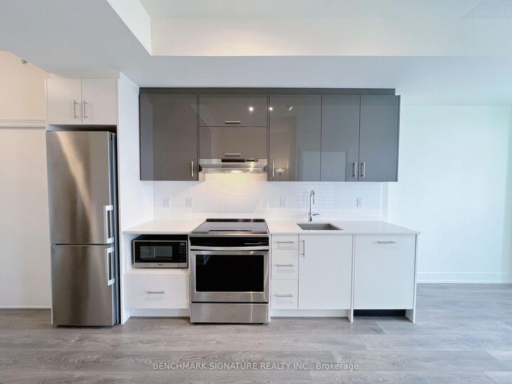Property Photo:  180 Fairview Mall Drive 1805  ON M2J 0G4 