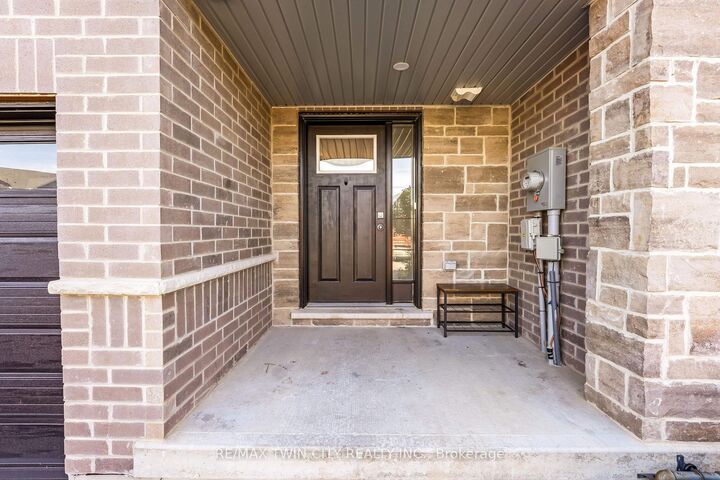 Property Photo: 81 Woodedge Circle ON N2R 0P8