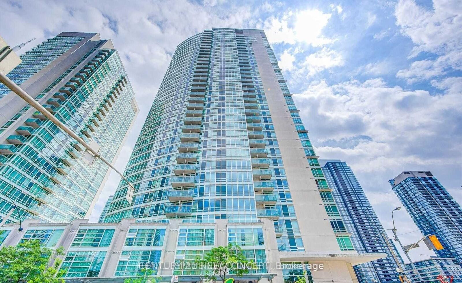 Property Photo: 397 Front Street W 811 ON M5V 3S1