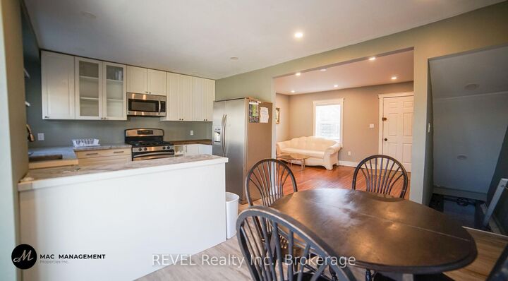 Property Photo:  32 Edmund Street  ON L2R 2G2 