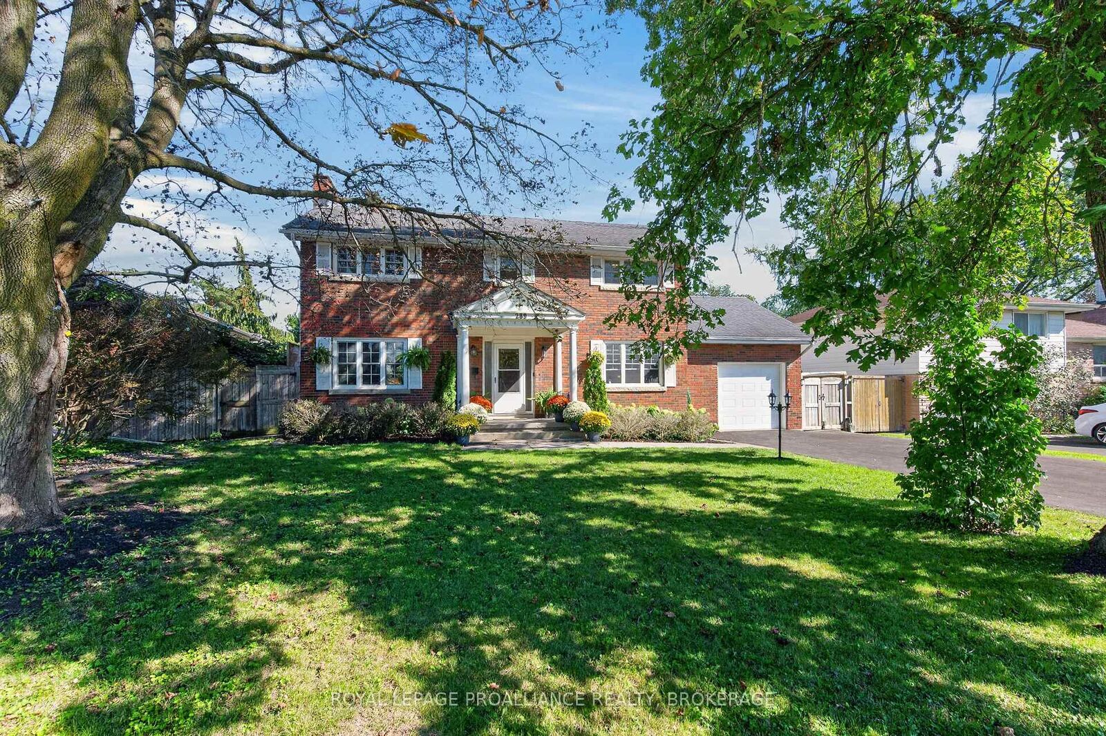 Property Photo:  289 Avenue Road  ON K7M 1C8 