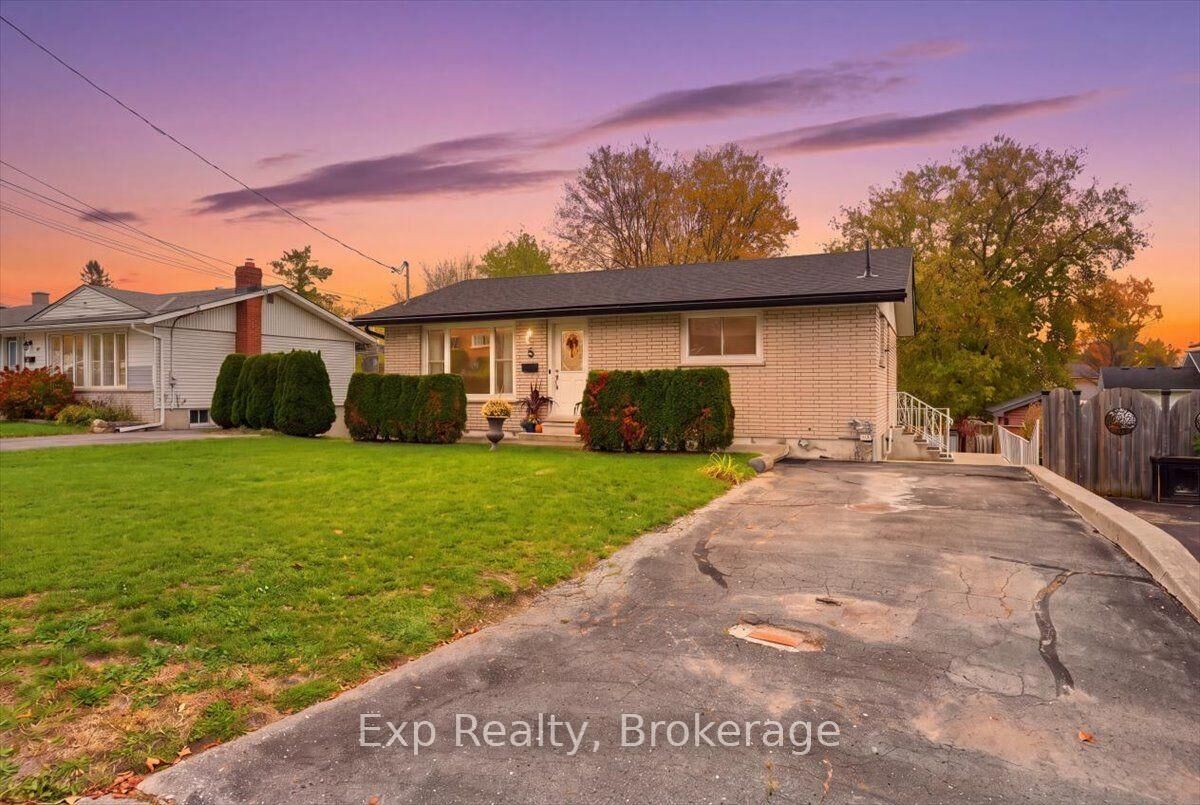 Property Photo:  5 Kidd Avenue  ON K8V 2L6 