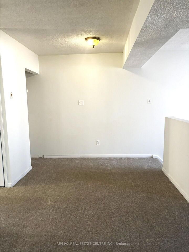 Property Photo:  52A Wylie Circle 143  ON L7G 5L9 