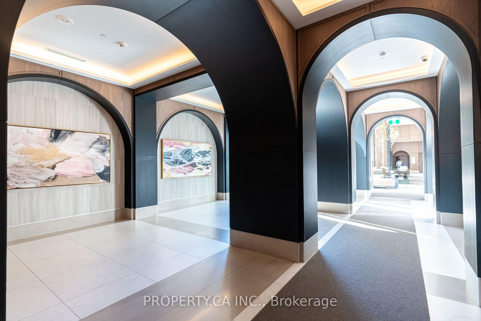 Property Photo:  30 Inn On The Park Drive 2402  ON M3C 0P7 