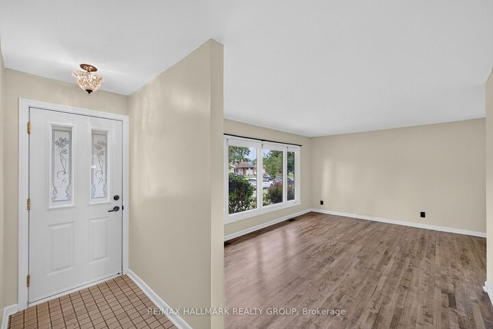 Property Photo:  1143 Gateway Road  ON K2C 2W8 