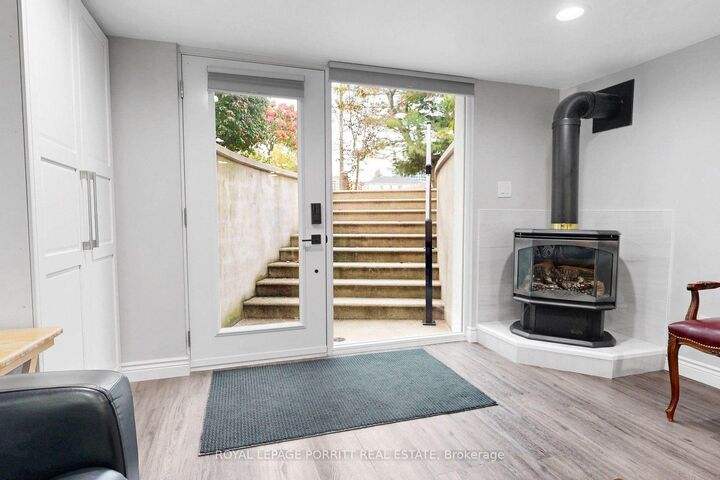 Property Photo:  2515 Edenhurst Drive Lower  ON L5A 2L2 