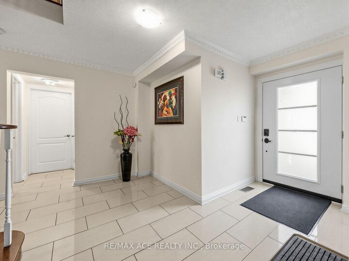 Property Photo:  53 Howes Street  ON L1T 3V4 