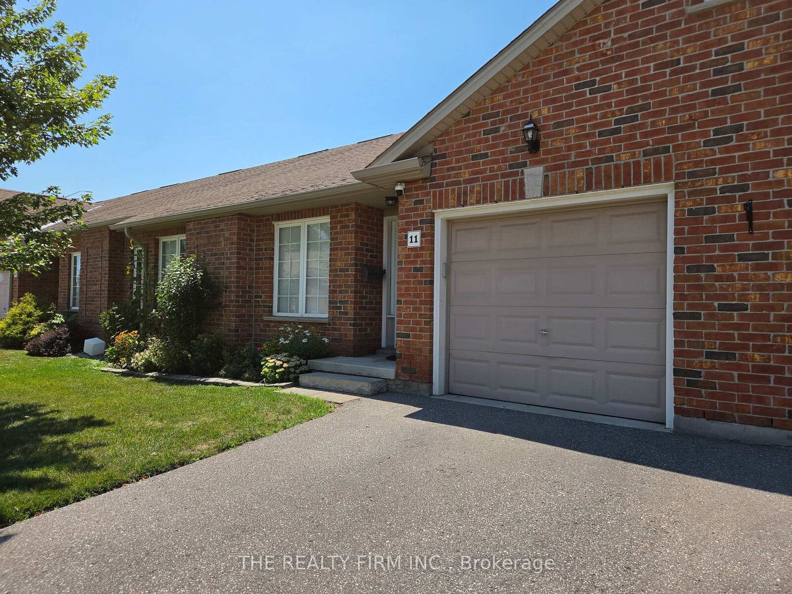 Property Photo:  100 Stroud Crescent 11  ON N6E 4A1 