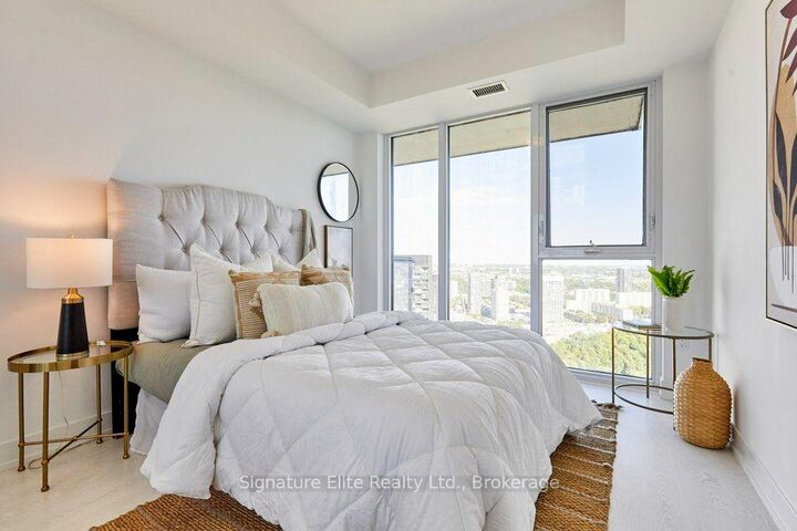 Property Photo:  30 Inn On The Park Drive 4207  ON M3C 0P7 