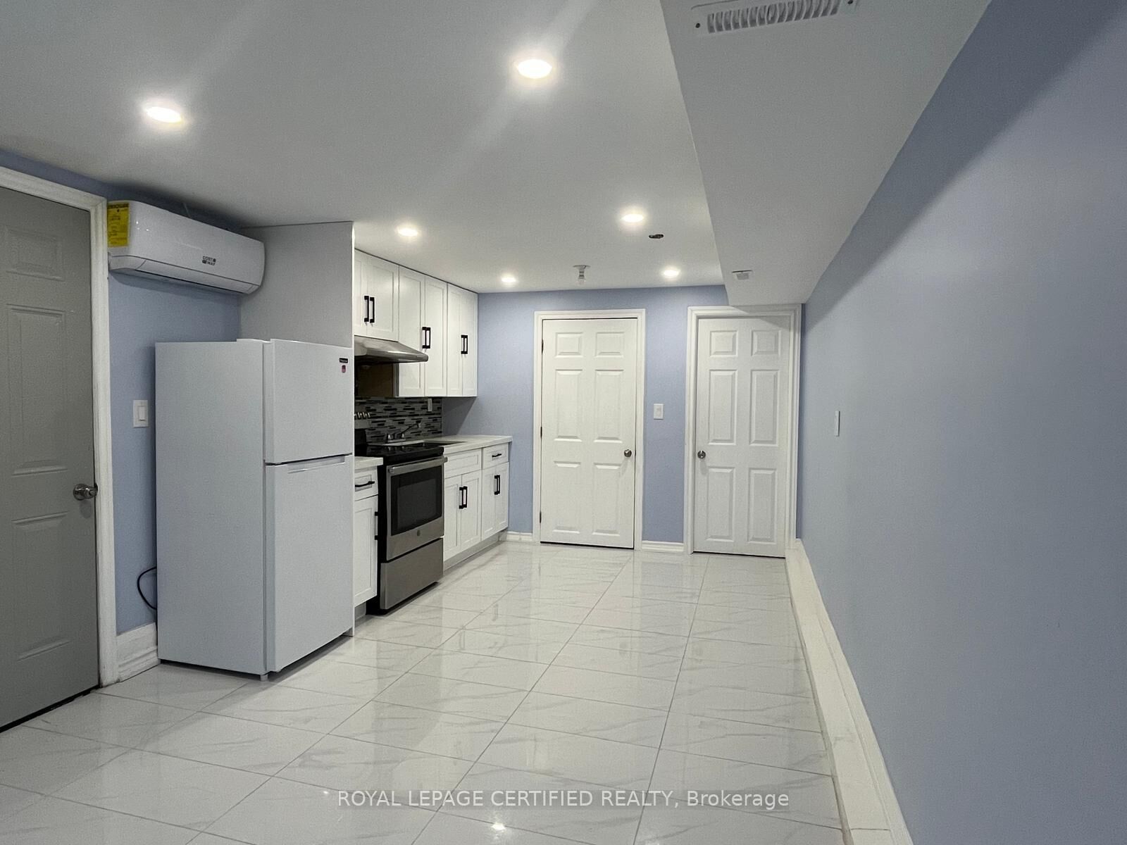 Property Photo:  818 Garth Street Studio  ON L9C 4K5 