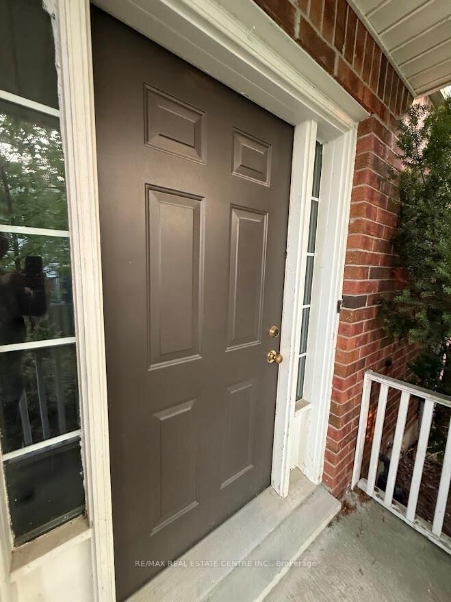 Property Photo:  185 Highland Crescent 1  ON N2M 5P8 