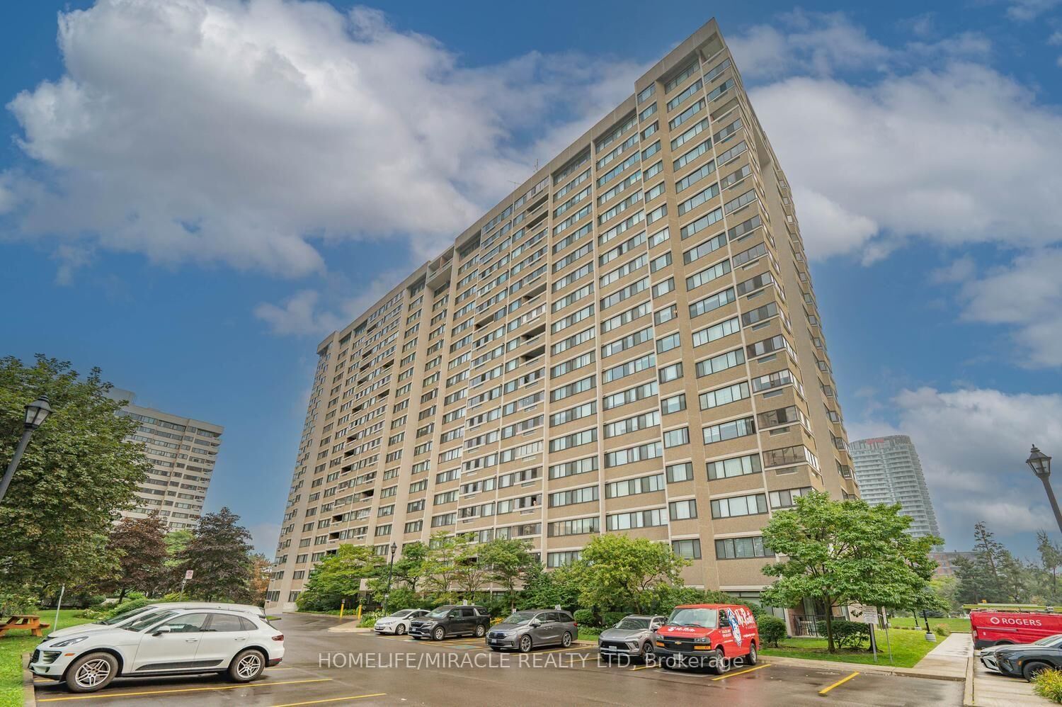Property Photo:  50 Elm Drive E 502  ON L5A 3X2 