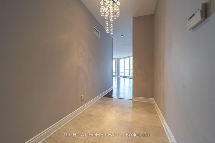 Property Photo:  45 Kingsbridge Garden Circle 1910  ON L5R 3K4 