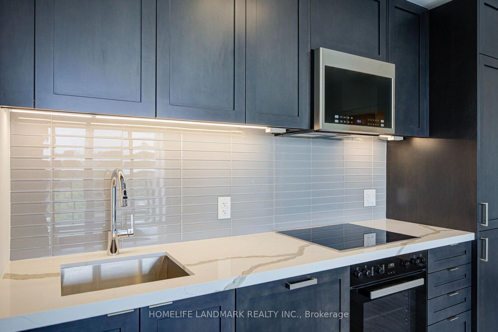 Property Photo: 2450 Bloor Street W 213 ON M6S 0A9