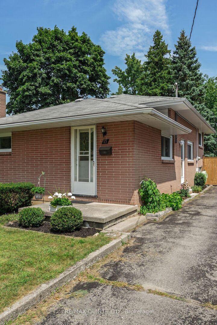 Property Photo:  15 Linton Park Road  ON K8N 4K7 