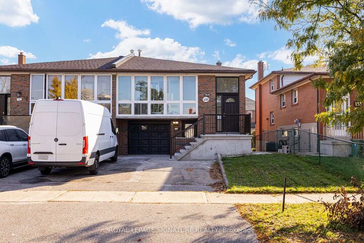 Property Photo:  135 Cabana Drive Lower  ON M9L 1L1 