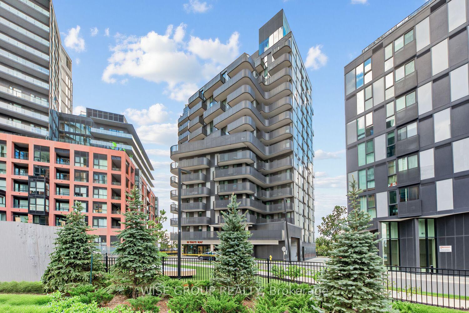 Property Photo:  18 Tretti Way 1210  ON M3H 0E4 