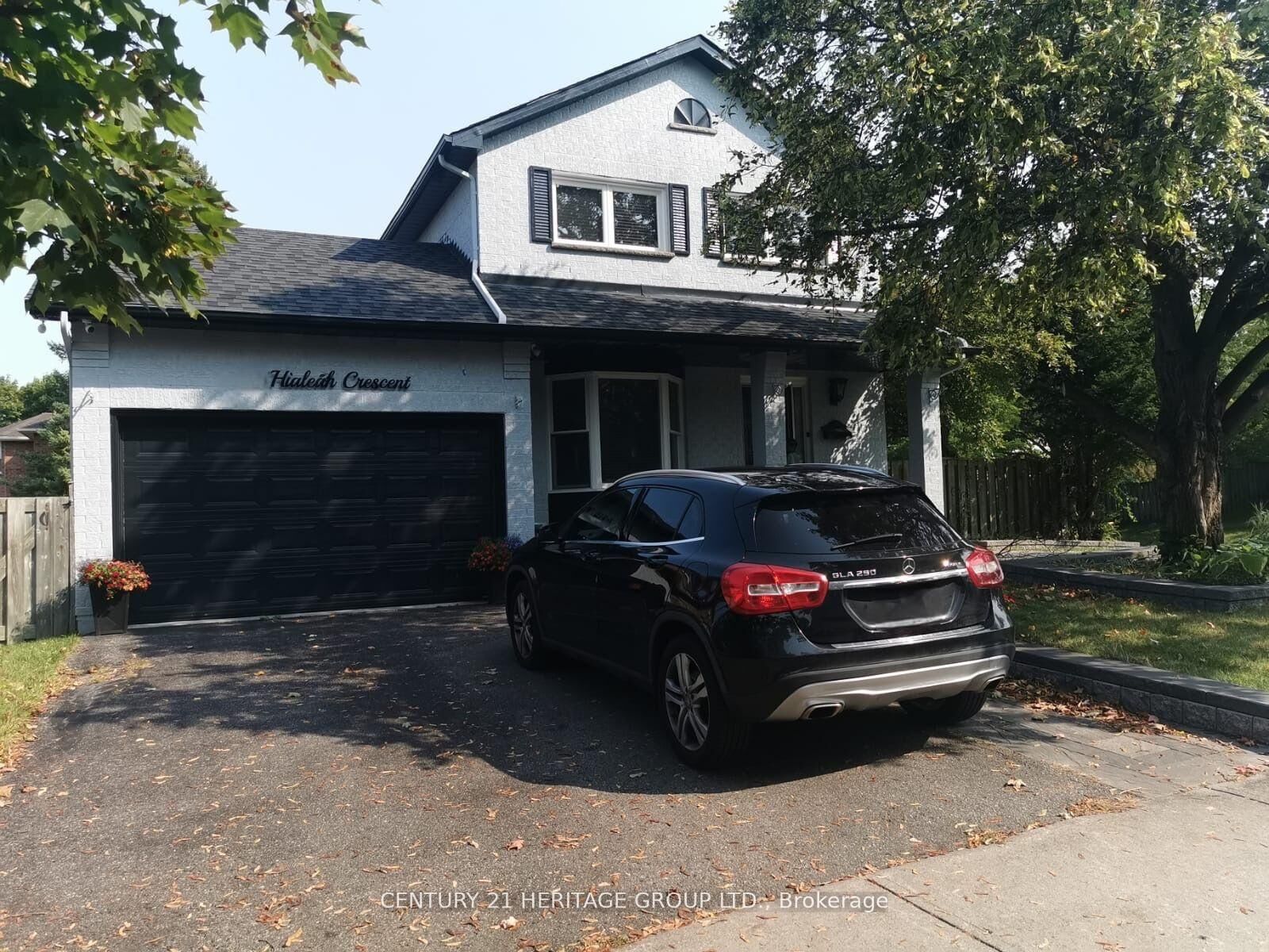 Property Photo:  142 Hialeah Crescent Main  ON L1N 7L6 