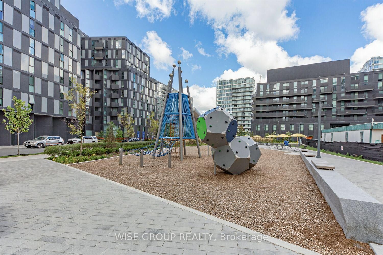 Property Photo: 18 Tretti Way 1601 ON M3H 0E4