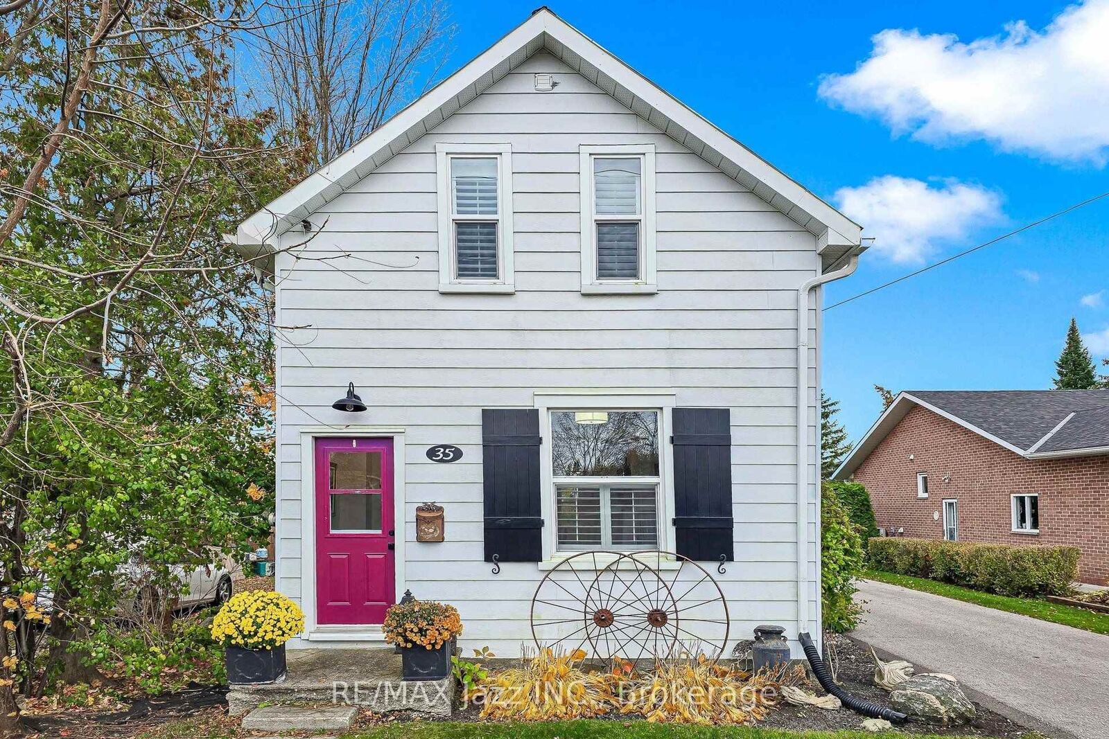 Property Photo: 35 Jones Street ON L0C 1H0