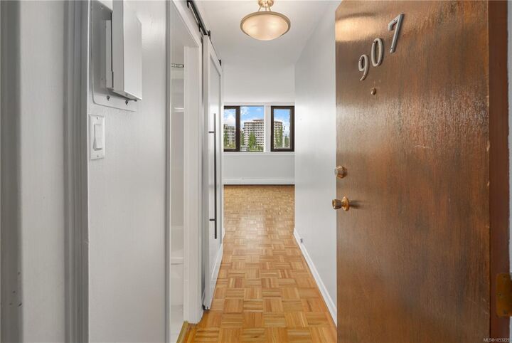 Property Photo:  647 Michigan St #907  BC V8V 1S9 