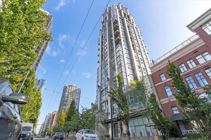 Property Photo:  1238 Richards Street 1808  BC V6B 6M6 