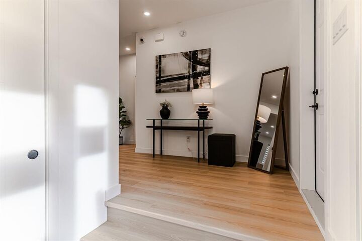 Property Photo:  35 Glenella Gardens  MB R2V 5C9 