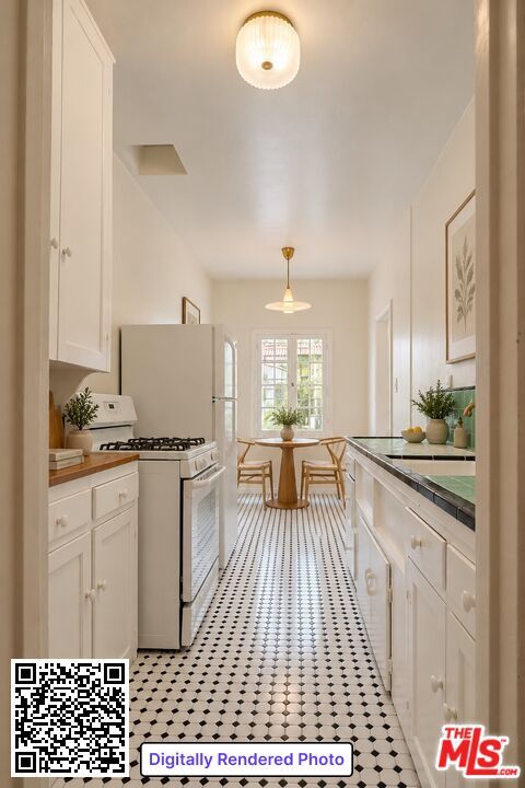 Property Photo:  1133 S Wooster St, Unit 102  CA 90035 