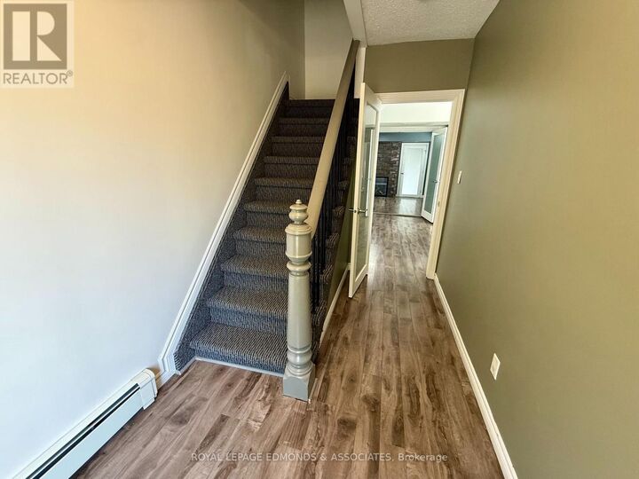 Property Photo:  202 Irving Street  ON K8A 2S6 