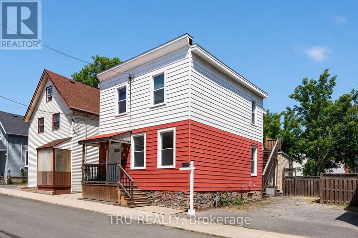 Property Photo:  45 Bell Street North  ON K1R 7C5 
