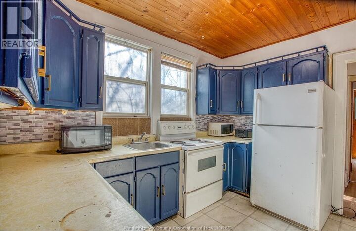 Property Photo:  478 Rosedale Avenue Upper  ON N8X 1X6 