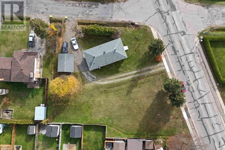 Property Photo:  674 Korah Rd  ON P6C 4K4 