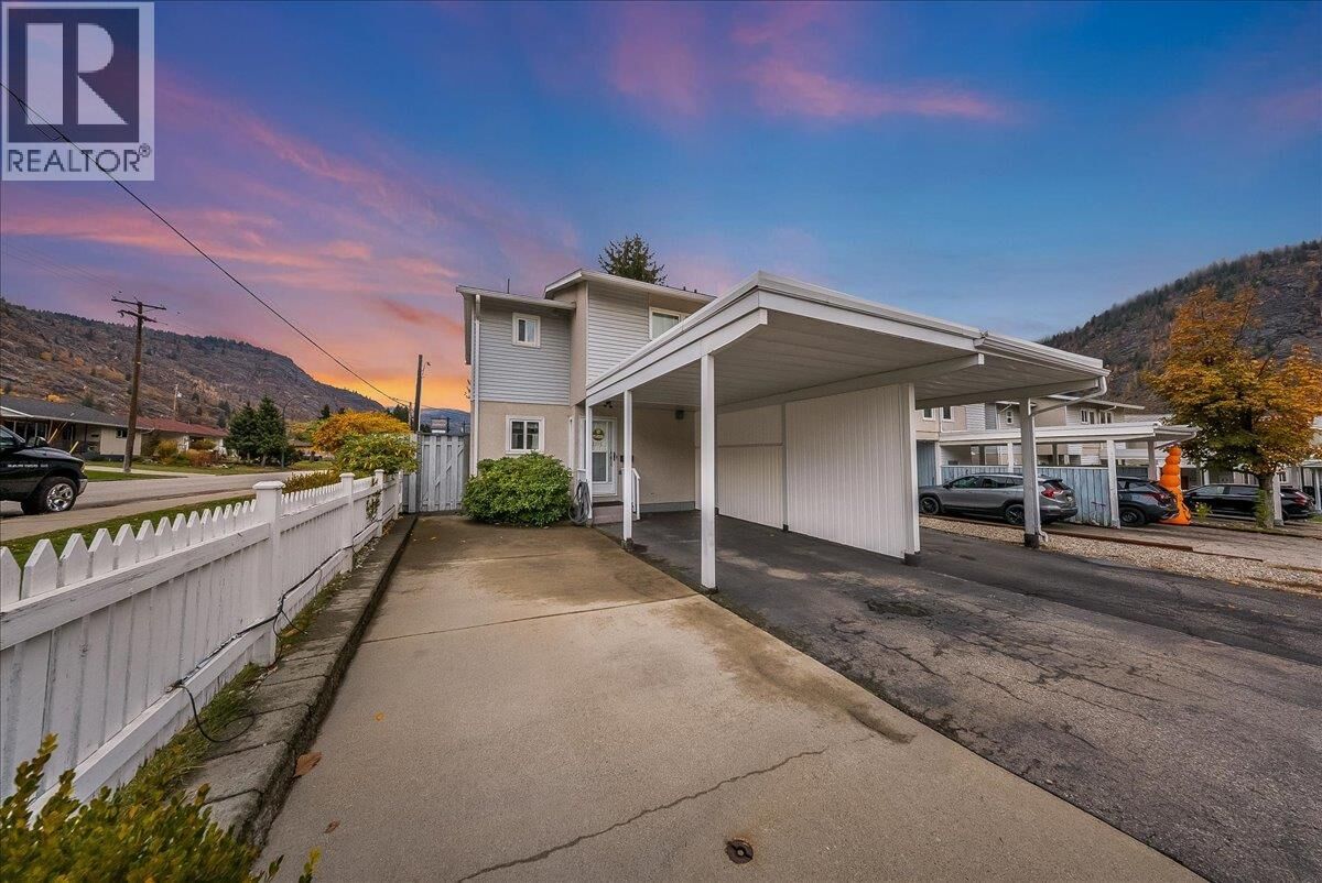 Property Photo:  3398 Laurel Crescent  BC V1R 4M5 