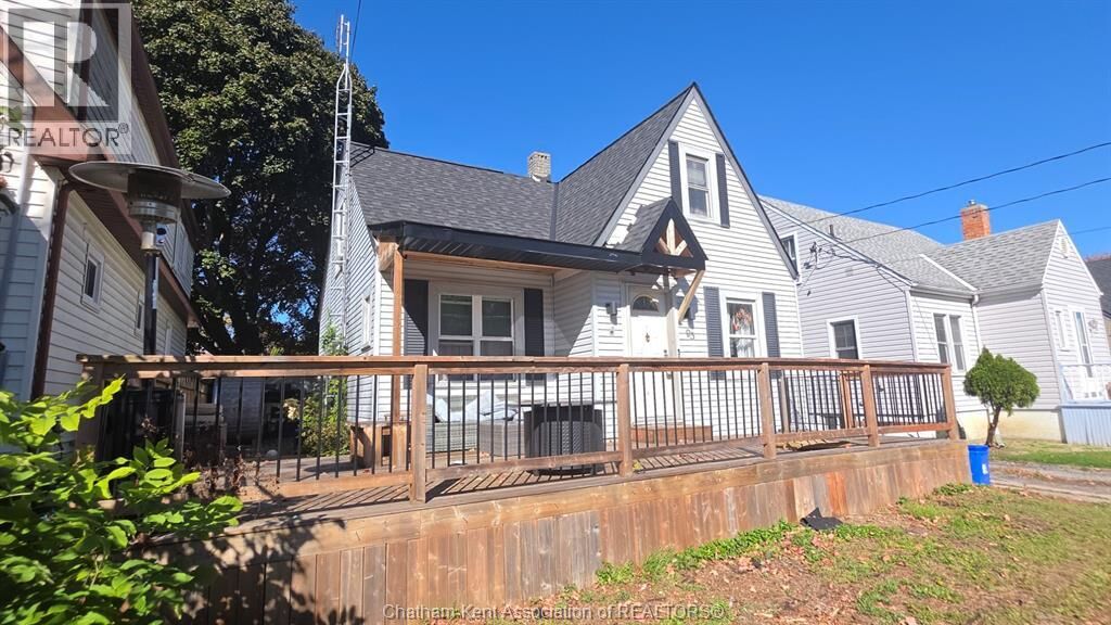 Property Photo:  95 Poplar Street  ON N7L 1K2 