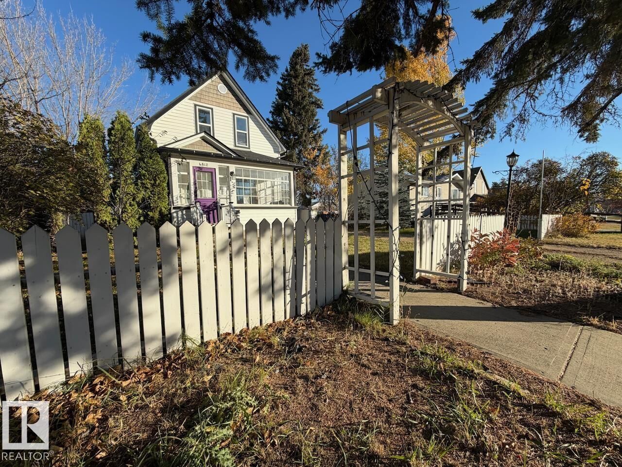 Property Photo: 4812 56 Avenue AB T9A 1B2