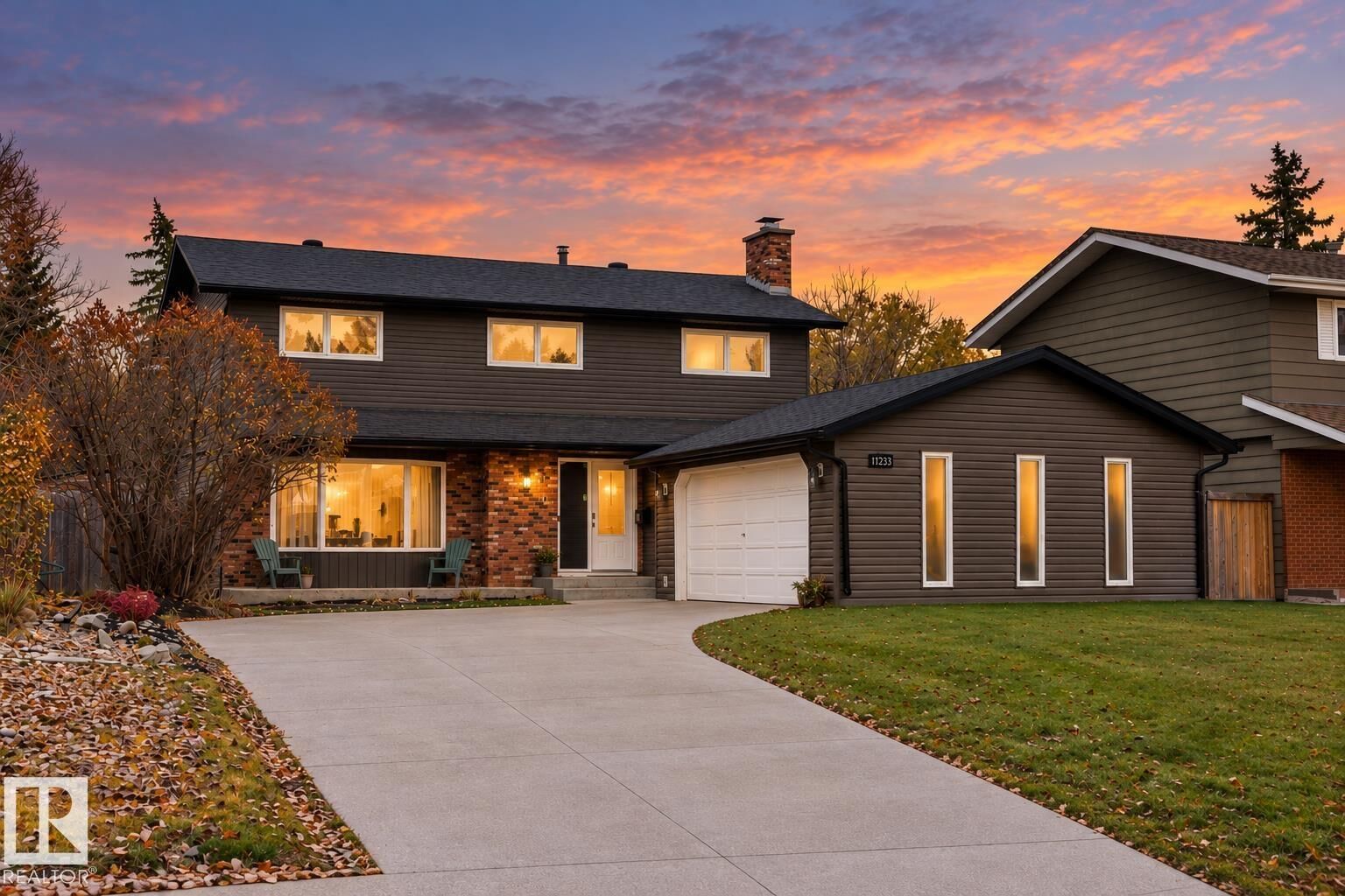 Property Photo:  11233 34A Avenue NW  AB T6J 3M4 
