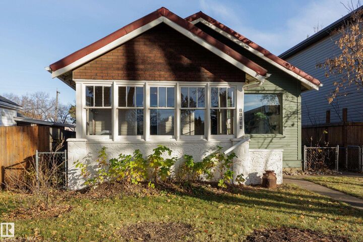 Property Photo:  11933 63 Street NW  AB T5W 4G2 