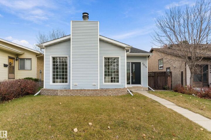 Property Photo:  3816 41 Avenue NW  AB T6L 5M4 