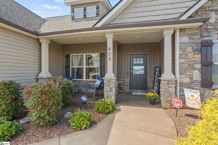 Property Photo:  405 Saddlers Run  SC 29323 