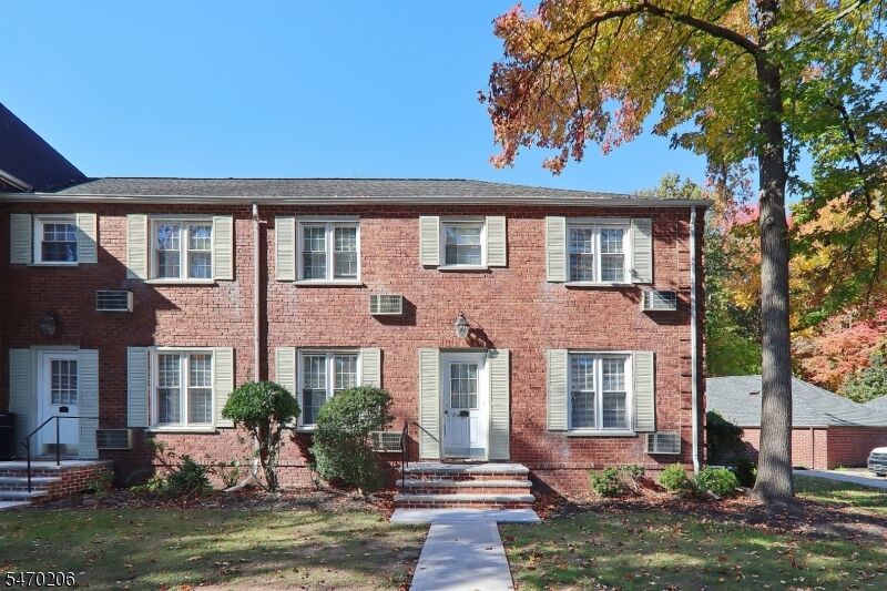Property Photo:  20 Parkway Vlg 20B  NJ 07016 