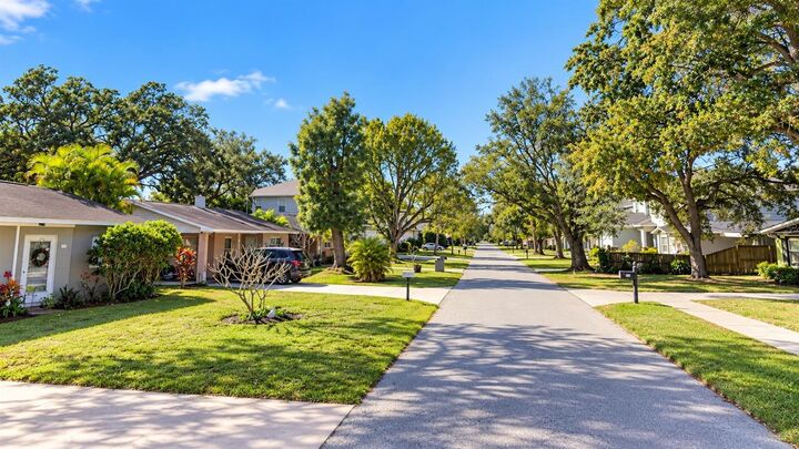Property Photo: 3204 W Cherokee Avenue FL 33611