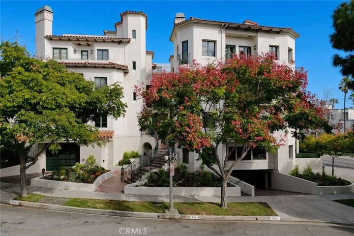 Property Photo:  558 Hillgreen  CA 90212 