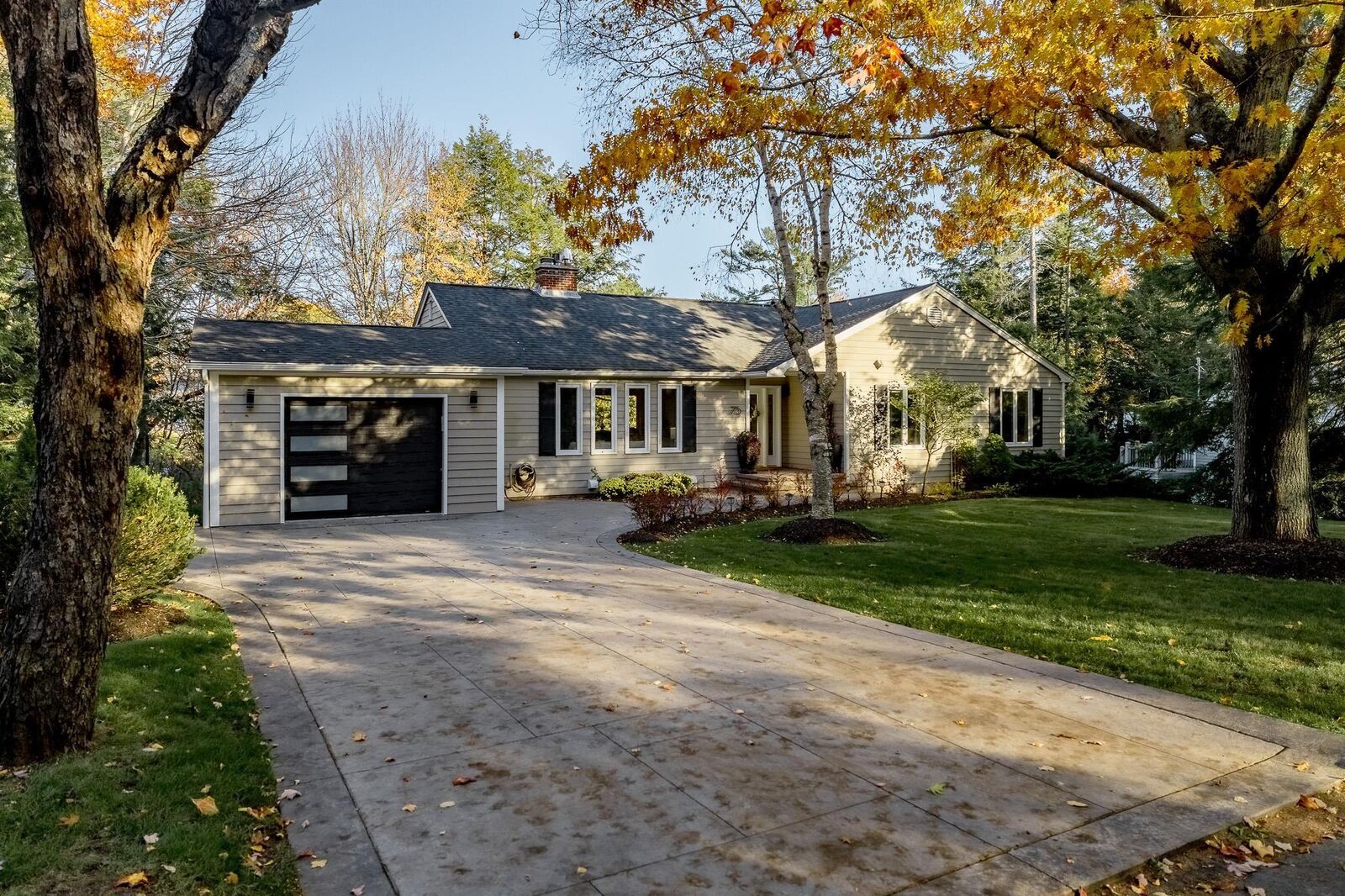 Property Photo:  75 Lake Drive  NS B4A 1J1 