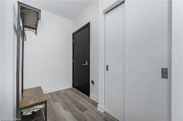 Property Photo:  15 Wellington Street 1702  ON N2G 0E4 