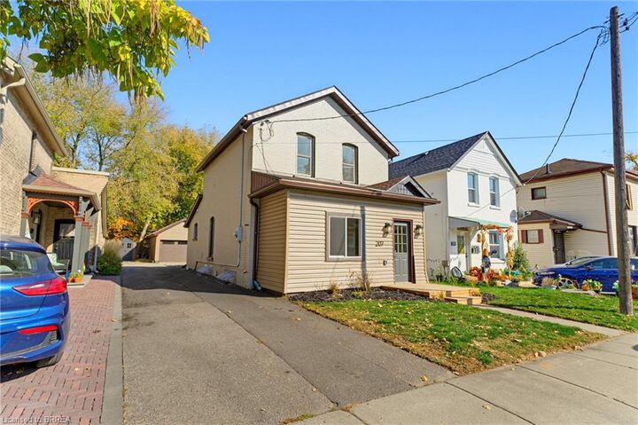 Property Photo:  207 William Street  ON N3T 3L6 