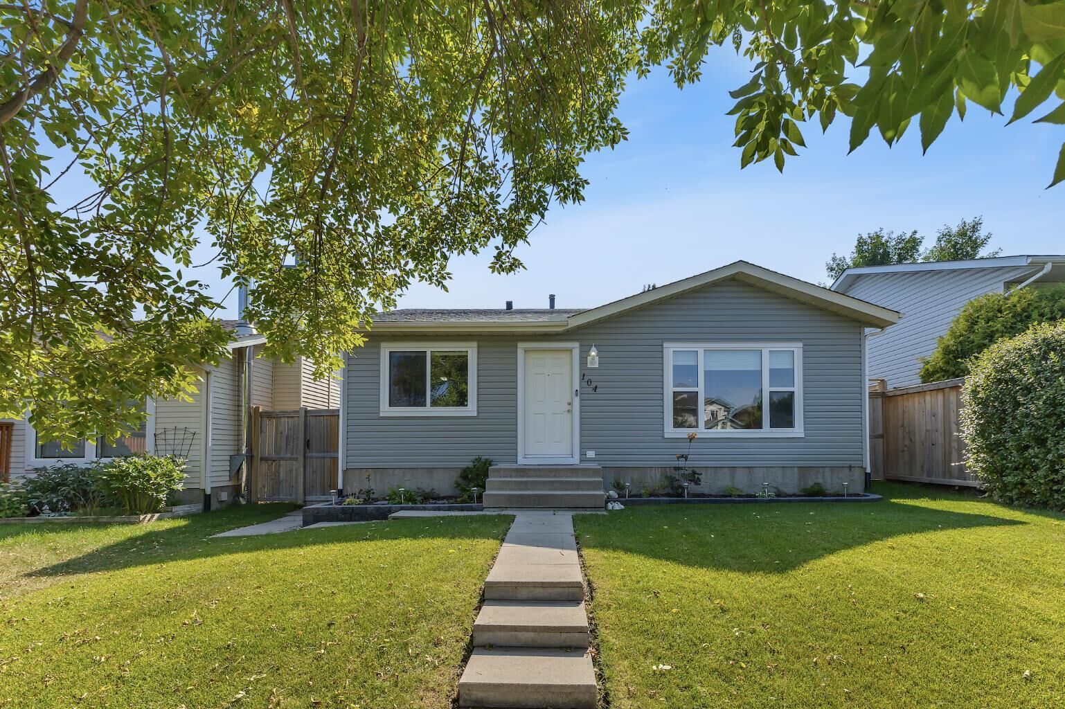 Property Photo:  104 Macewan Park Road NW  AB T3K 3G9 