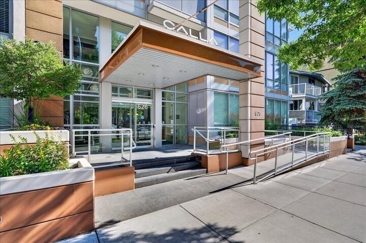 Property Photo: 626 14 Avenue SW 1203 AB T2R 0X4