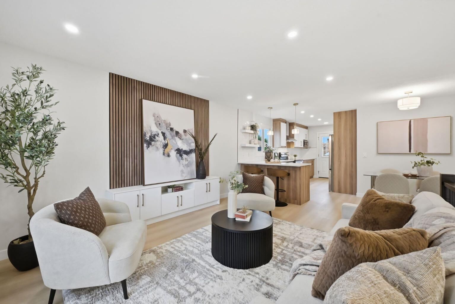 Property Photo:  311 Templeside Circle NE  AB T1Y 3M1 
