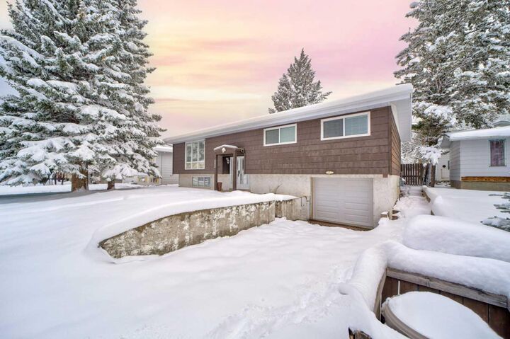 Property Photo:  7709 29th Avenue  AB T0K 0M0 